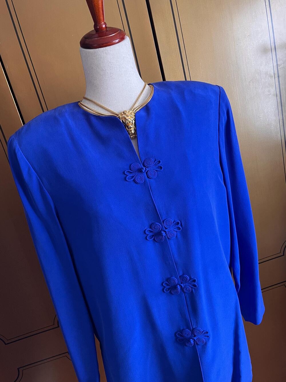 Vintage silk jacket in ultramarine with Asian accents, size 10